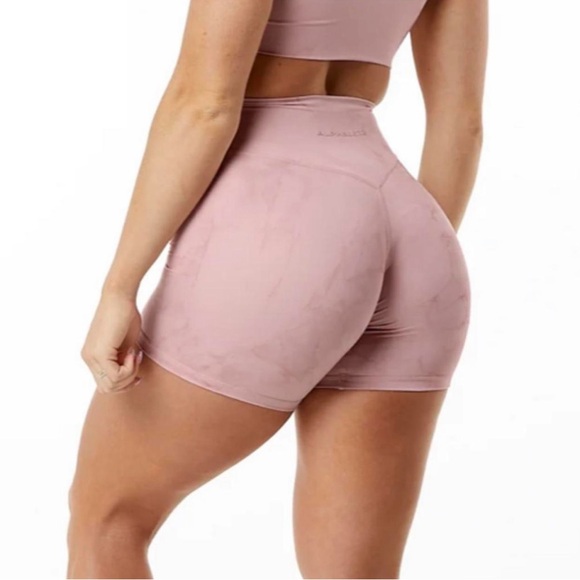Alphalete Pants - Alphalux wonder shorts 6” pink marble